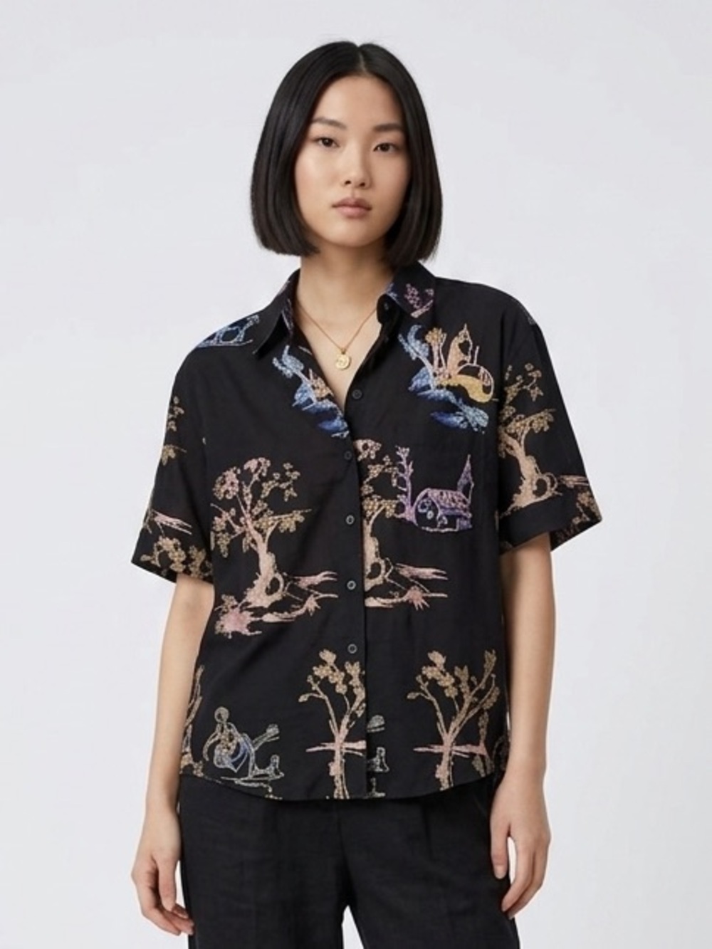 Zara Black Short-Sleeve Button-Down Shirt with Pastel Scenic Motif